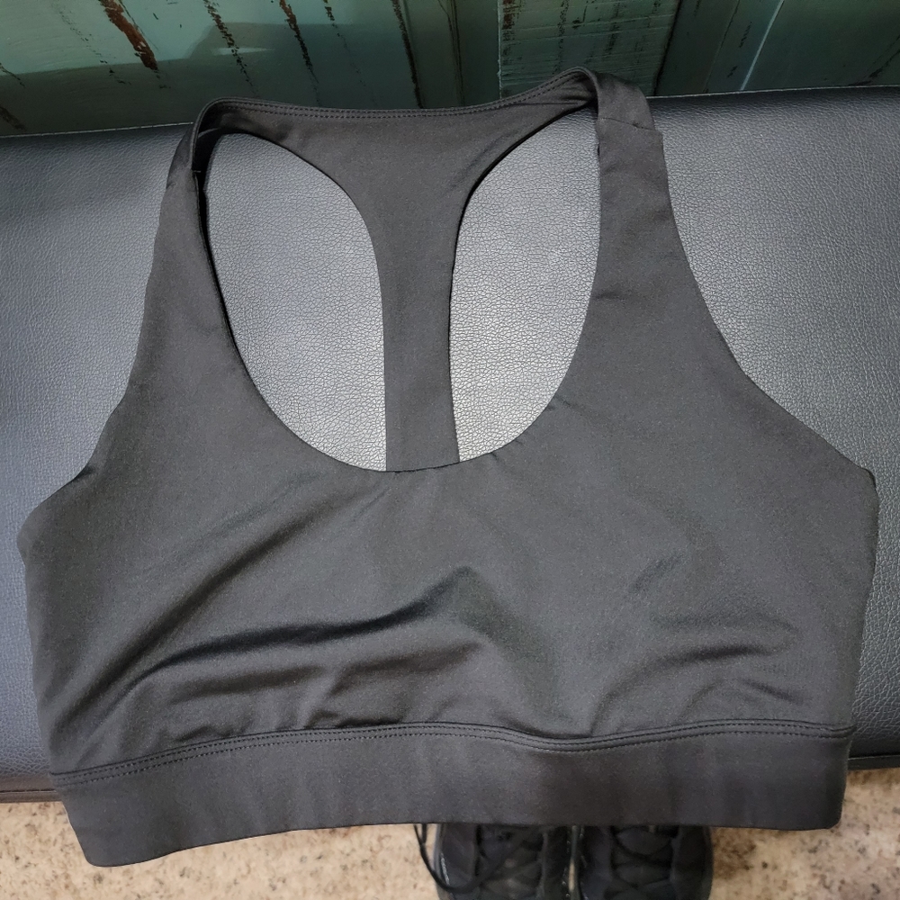 Black sports bra